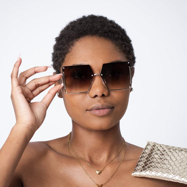 The Yolanda Oversized Sunglasses w/Case - Izzy & Liv