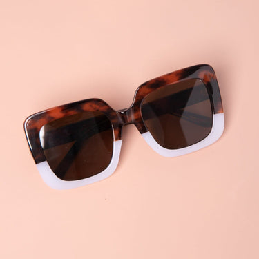 The Kimberly Oversized Sunglasses w/Case - Izzy & Liv