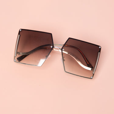 The Yolanda Oversized Sunglasses w/Case - Izzy & Liv